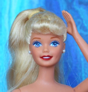 Barbie articulada rubia desnuda lista para reparar DBox4 ÚNICO flequillo largo cola de caballo - Imagen 1 de 6