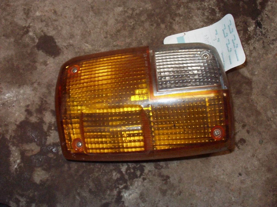 ISUZU TROOPER STANDLICHT UND BLINKER VORNE RECHTS BEIFAHRERSEITE - Bild 1 von 1