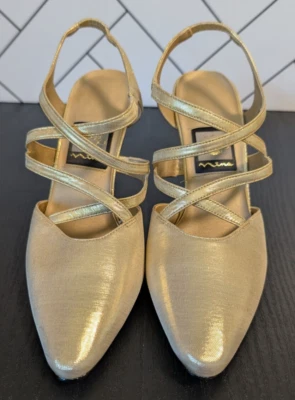 Zapatos Nina de Colección con Tirantes Tacones Punta Dorados Talla 7.5 Foto 1 de 4