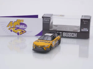 Lionel Racing C182265DWLKB # Toyota NASCAR 2022 " Kyle Busch - DeWalt " #18 1:64 - Bild 1 von 3