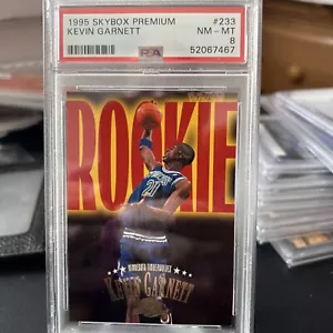 Kevin Garnett 1995-96 Skybox Premium #233 PSA 8 quasi come nuovo Rookie RC! - Foto 1 di 3