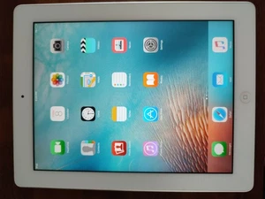 Apple iPad 2 16GB Wi-Fi Tablet 7.9in Silver/White - Picture 1 of 3