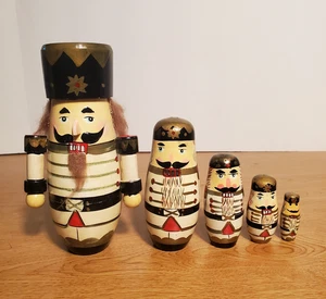 Vtg Wooden Nutcracker Nesting Dolls Set of 5 Glossy Hand Painted 7" to 1.75" - Picture 1 of 5