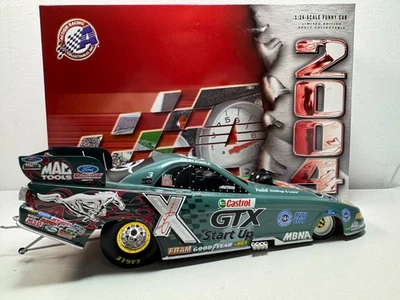 Coche divertido Action John Force Castrol GTX 40 aniversario 2004 Ford Mustang NHRA Foto 1 de 4
