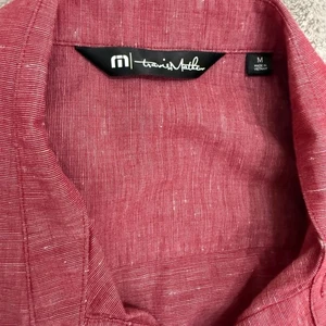 Travis Mathew Shirt Mens Medium Red Short Sleeve Button Up - Picture 1 of 5