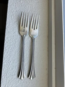 2 Salad Forks Wallace Shellbrook Ribbed Stainless 18/8 Korea 6.75" - Picture 1 of 4