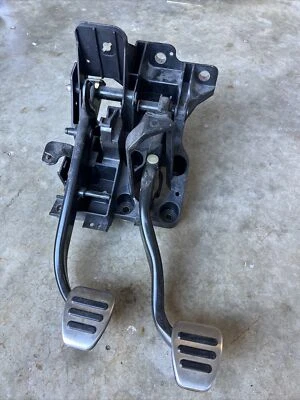 2018 Ford Mustang 5.0 manual clutch and brake pedal assembly JR3C2450DA - Image 1 of 4