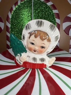 Figura Candelabro De Colección Rojo Invierno Shopper Niña Sosteniendo Árbol de Navidad Japón Foto 1 de 4