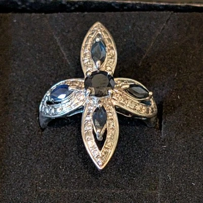 Anillo llamativo de plata de ley talla 7 - diseño de flor de cruz de circonita cúbica de zafiro azul Foto 1 de 4