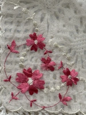 "Pañuelo vintage blanco transparente rosa bordado flores festoneado 9"" cuadrado" Foto 1 de 2
