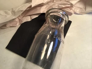 Massachusetts Dairy Half Pint Milk Bottle Glass Vintage Milk Mass T Seal - Bild 1 von 7