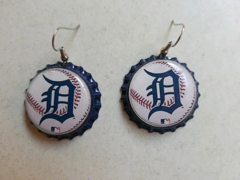 SUPER CUTE LA DODGERS BOTTLE CAP DANGLE EARRINGS LOS ANGELES MLB LOGO N80 Cover