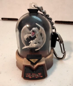 YuGiOh Spinning Flip Keychain Series 1 Blue Eyes White Dragon Basic Fun 1996 - Picture 1 of 4