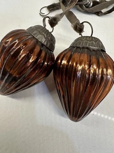 Zwei Vintage KUGEL Stil ORANGE Kupfer GERIPPTE TRÄNEN Merkur Weihnachtsschmuck - Bild 1 von 12