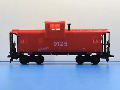 HO Scale "A Man Alert Is Seldom Hurt" 9125 Wide Vision Safety Freight Caboose #5 - Image 1 of 4