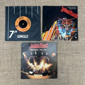 3 X VINTAGE JUDAS PRIEST 7" VINYL SINGLES FREEWHEEL BURNING BREAKING THE LAW... - Foto 1 di 7