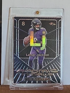 2024 Obsidian - #7 Lamar Jackson Atomic Initials Baltimore Ravens Jugador Más Valioso - Imagen 1 de 2