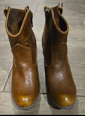 Women's  Not Rated Ankle Boots Size 7.5 New w/out Box - Imagem 1 de 4