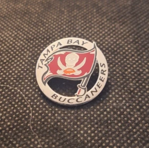 Tampa Bay Buccaneers Pinback   e9680UXX - Picture 1 of 2