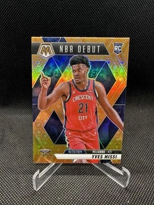 2024-25 Panini Mosaic Basketball Yves Missi Honeycomb RC SSP NBA Debutto #255 - Foto 1 di 2