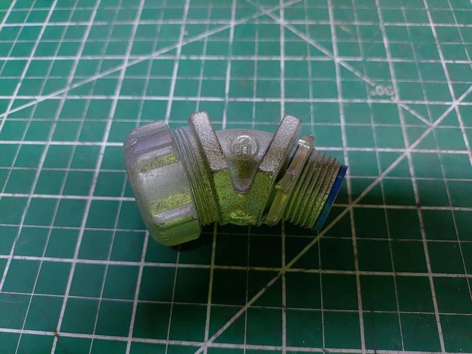 Conector aislante hermético líquido codo Thomas & Betts 5343 3/4" 45° para FMC Foto 1 de 1