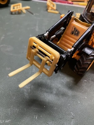 Pallet toes for Britain 1/32 industrial for Britains JCB 416 - *Unpainted* - Image 1 of 4