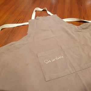 Sur la Table 👩🏻‍🍳Bib or Half Apron 👩🏻‍🍳Employee Apron - Brown 36"L - Picture 1 of 8