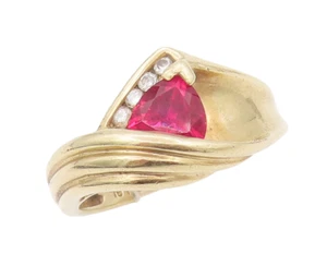 10K GOLD Vintage Ring Designer Triangle Cut Ruby Round Diamonds Band Sz 7 GR768 - Picture 1 of 8