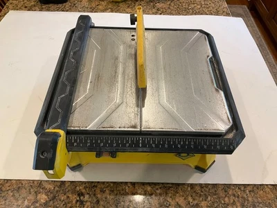 Sierra para azulejos húmeda QEP 7 pulgadas 650XT - Sierra para azulejos doméstica Foto 1 de 4