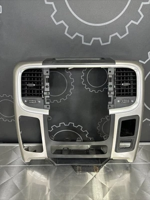 Dodge Ram 1500 2500 3500 2013-2018 radio tablero bisel ventilación central gris plata Foto 1 de 4