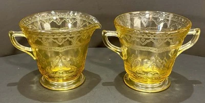 Juego de crema y azúcar abierto amarillo ámbar con radios patricios de vidrio de la depresión federal Foto 1 de 4