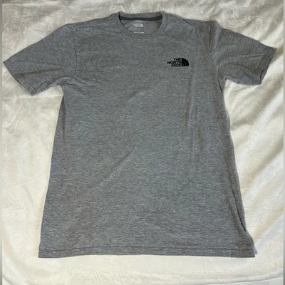 Camiseta The North Face masculina cinza urze manga curta tamanho pequeno - Imagem 1 de 4