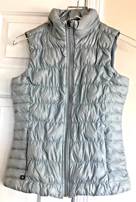 Chaleco acolchado Athleta talla XS gris plateado Downalicious de lujo relleno de plumón de ganso Foto 1 de 4