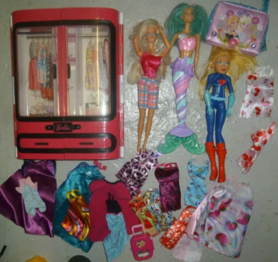 Barbie Puppen Meerjungfrau + Kleiderschrank Schrank koffer Kleidern Kleidung set - Bild 1 von 4