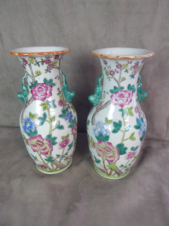 PAIRE DE VASES en porcelaine de CHINE. - Photo 1/4