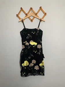 Neu Lulus Rue Bodycon-Minikleid schwarz Blumen bestickt Pailletten Gr. M - Bild 1 von 6