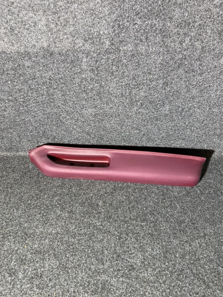 Chevrolet S10 1986-1994 panel de puerta reposabrazos pasajero derecho rojo OEM Foto 1 de 4