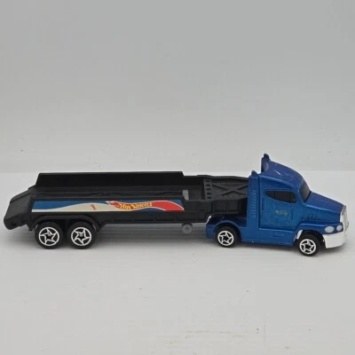 Hot Wheels Long Hauler Transport Wrecker Tow Truck  - Image 1 of 3