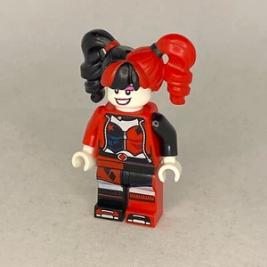 Harley Quinn minifigure black & red pigtails LEGO DC Comics 76220 *NEW* - Picture 1 of 4