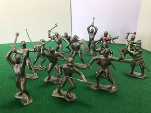 lotto misto -soldatini 1/32 medioevali plastica - Foto 1 di 3