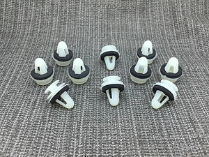 10x MERCEDES-BENZ CLK CLS CL Door Body Trim Rivet Fastener Clips - Picture 1 of 6