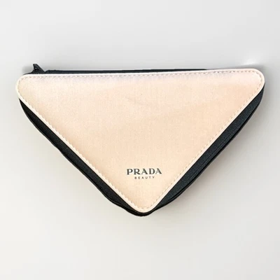 Bolso sin asas Prada rosa triángulo maquillaje bolsa de viaje, belleza lujo vacaciones lujo lujo lujo Foto 1 de 4