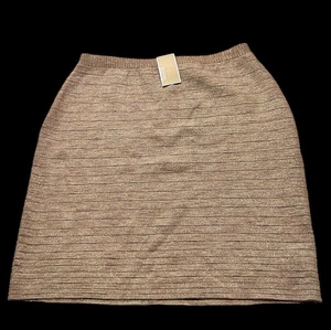 Michael Kors Stretch Short Skirt Beige W/ Gold Metallic Thread NWT Size 10 - Picture 1 of 4