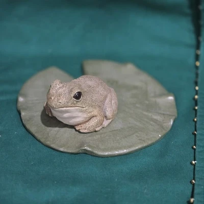 Figura de colección 1984 Sandicast Frog/Sapo And 88 Lily Pad firmada Sandra Brue Foto 1 de 4