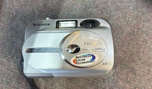 FUGIFILM FINEPIX 2600 ZOOM 2 MP Digitalkamera - ohne Karte - getestet funktioniert - Bild 1 von 4