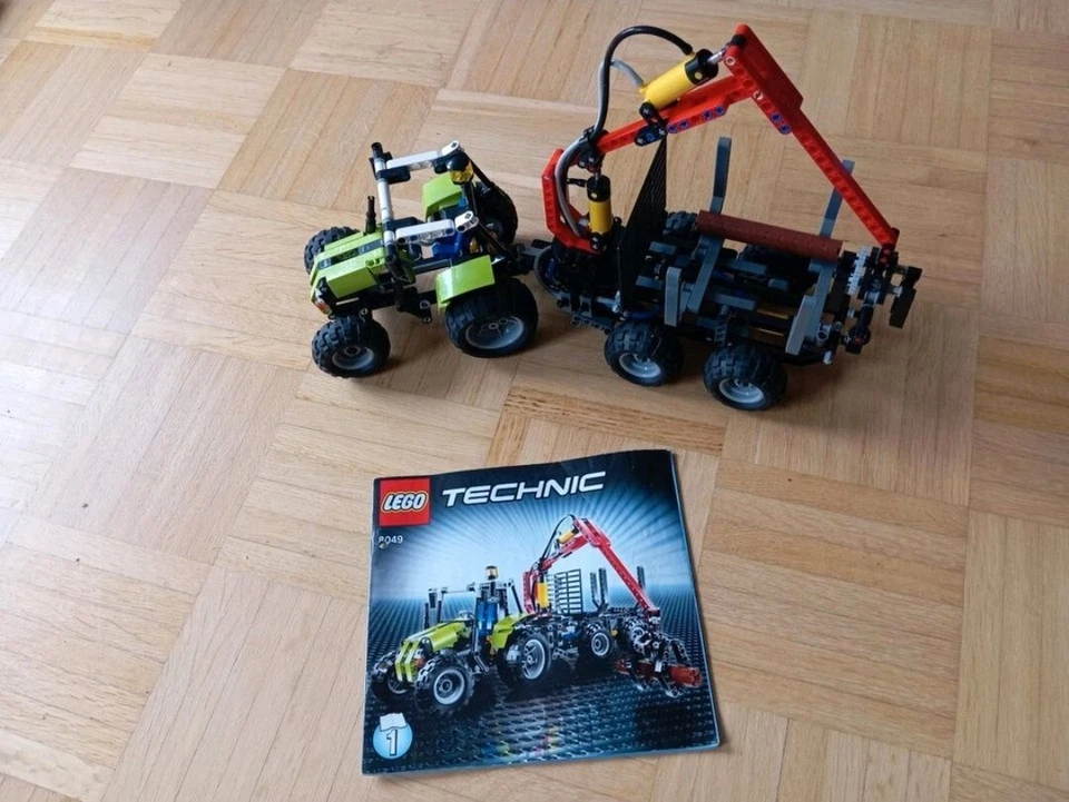 LEGO TECHNIC: Traktor mit Forstkran (8049) - Bild 1 von 1
