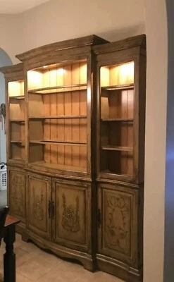 Китайский шкаф с фарфором и серебром - Изображение 1 из 4