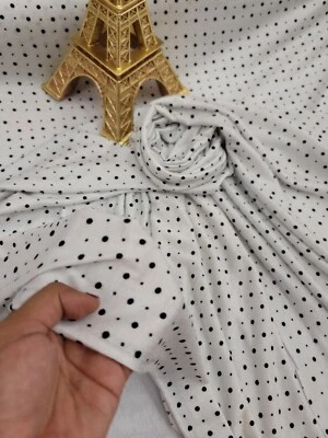 Tecido de malha de jersey elástico fundo branco bolinhas preto doce por jarda  - Imagem 1 de 4