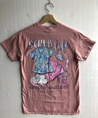 Camiseta Feminina Simply Southern SS Scrub Life Coral Tamanho Pequeno - Imagem 1 de 4