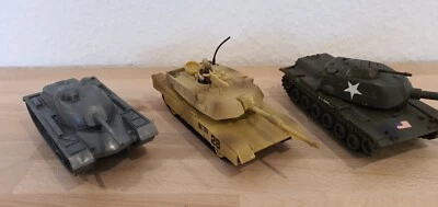 Drei US-Panzer 1/48? - Bild 1 von 4